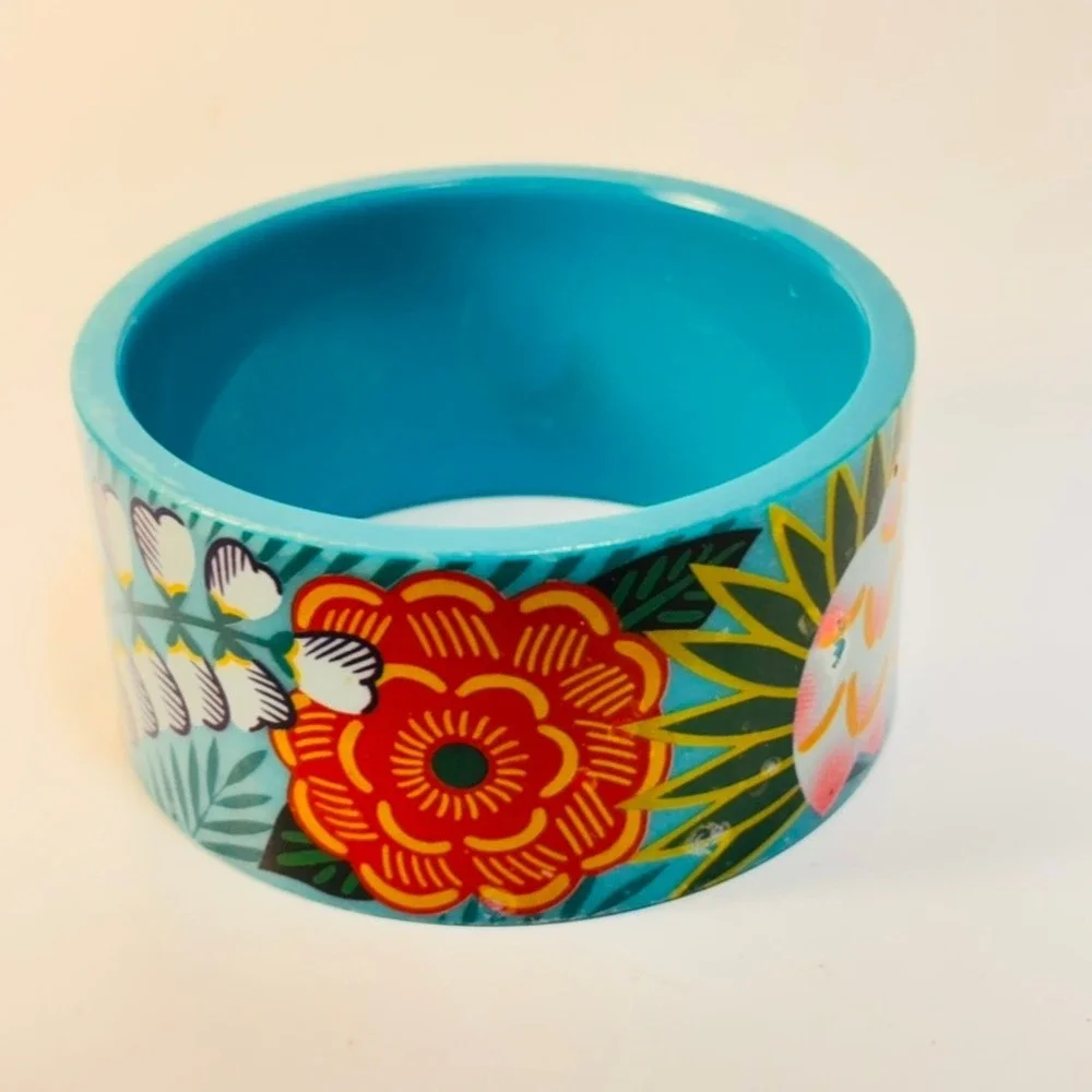 N/A vibrant turquoise